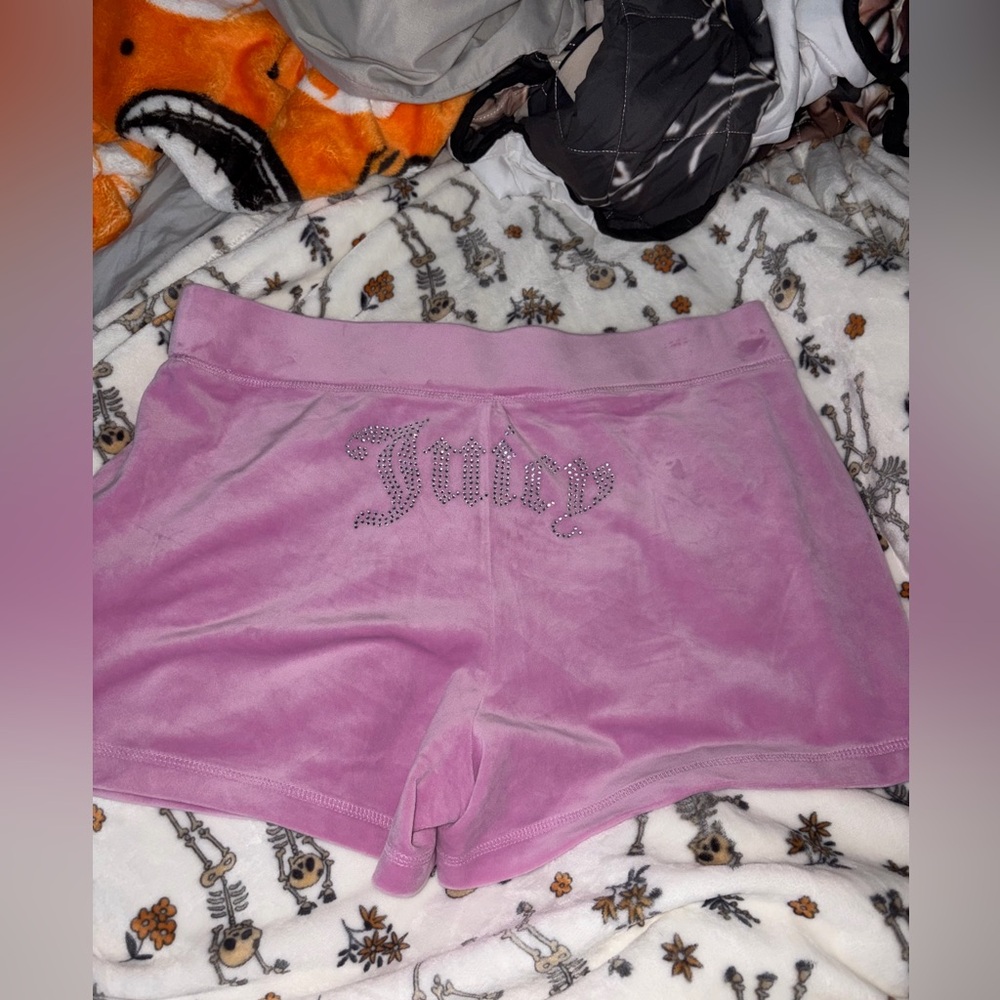 Juicy Couture L Velour shorts